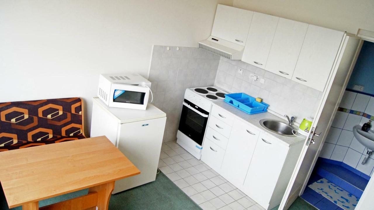 Km House Cerny Most Hostel Prague Exterior photo