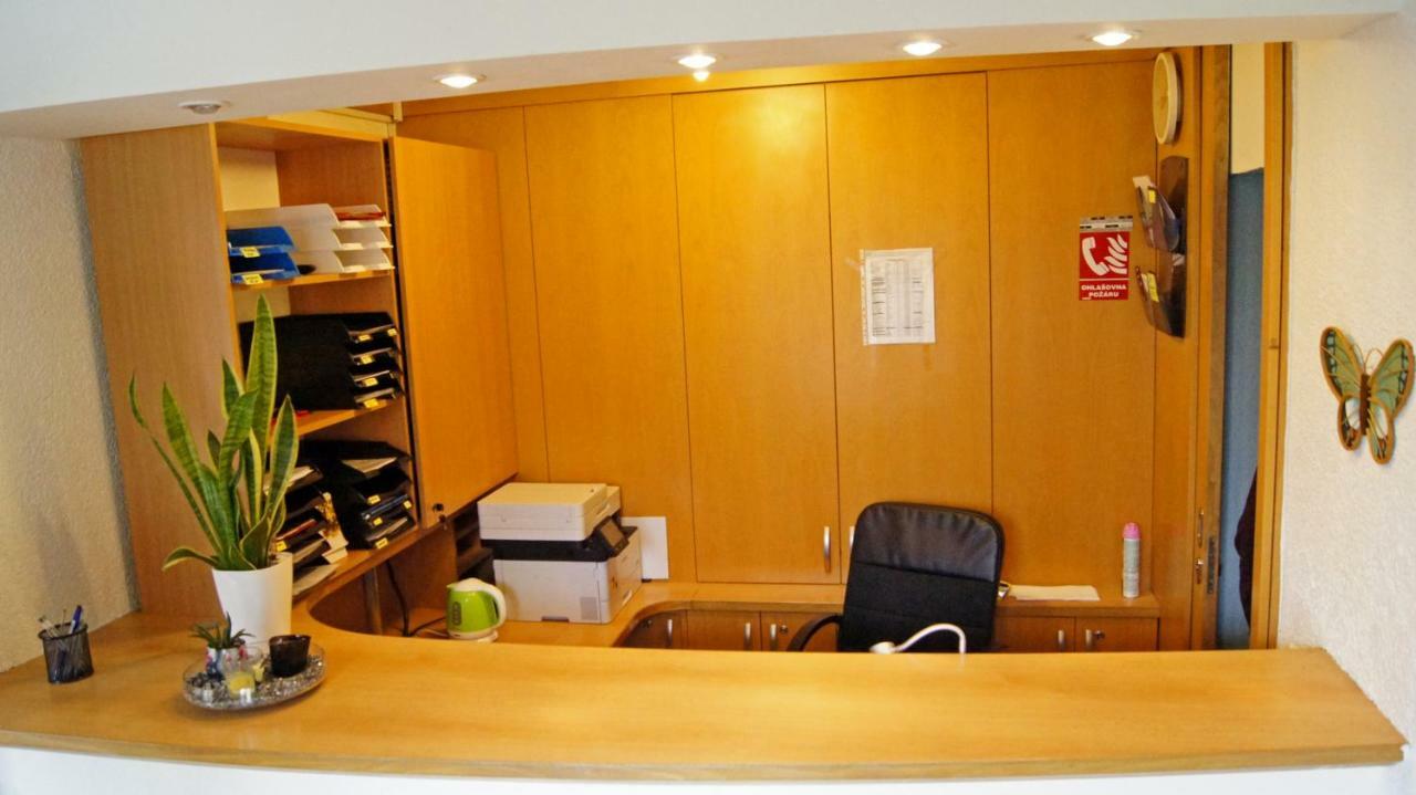 Km House Cerny Most Hostel Prague Exterior photo